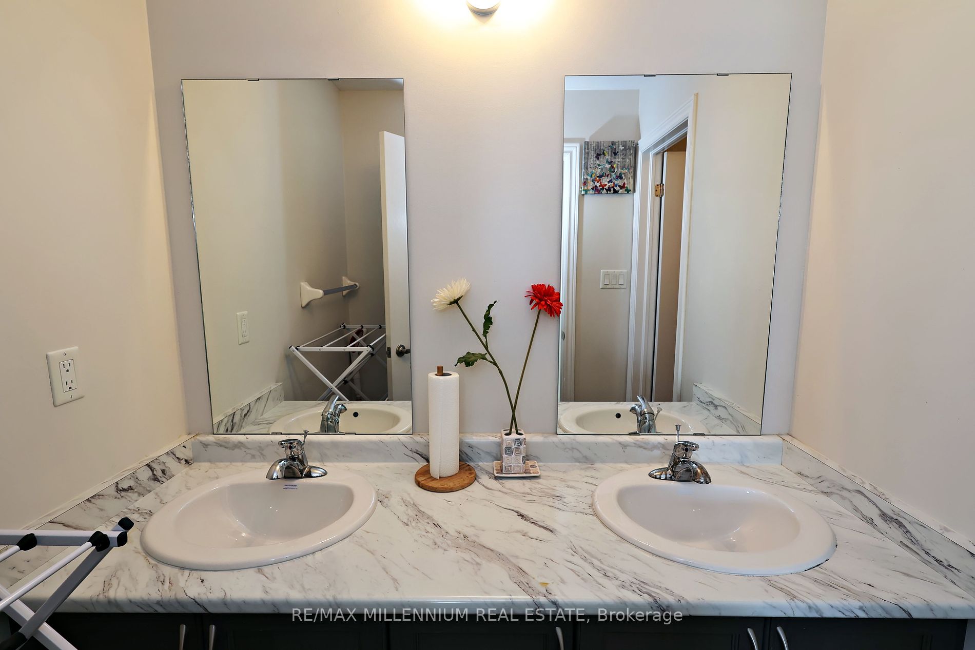 64 Lanark Circ Property Photo 15