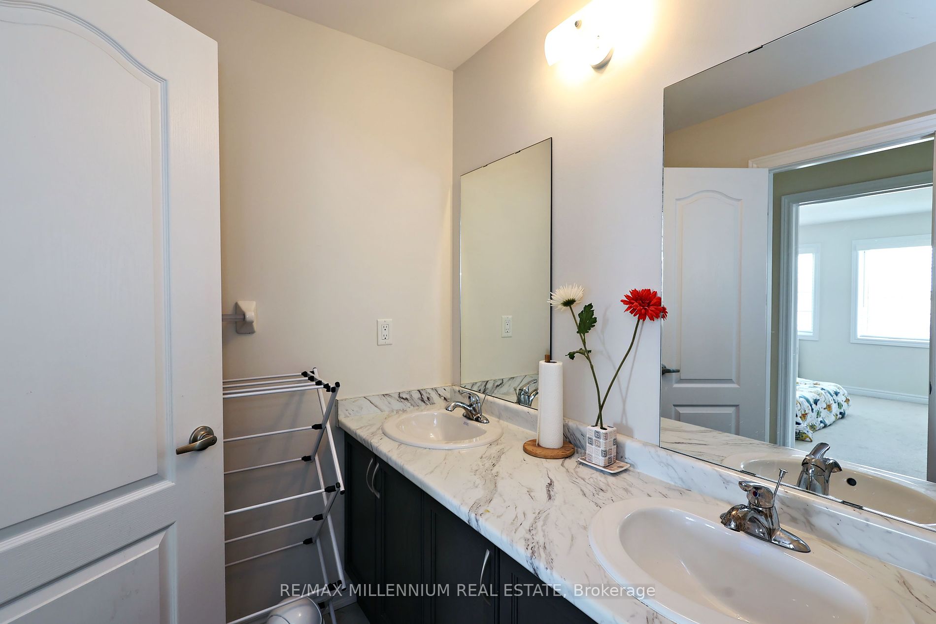64 Lanark Circ Property Photo 16