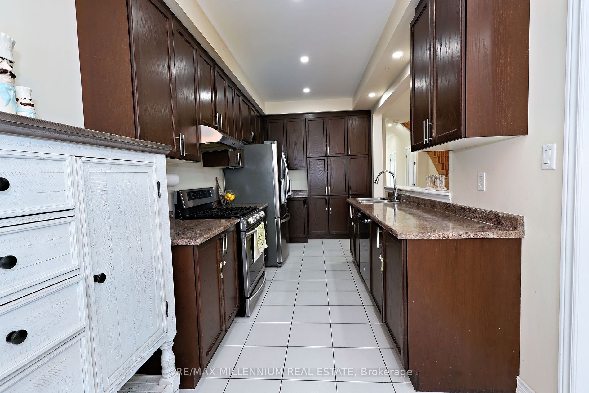 64 Lanark Circ Property Photo 32