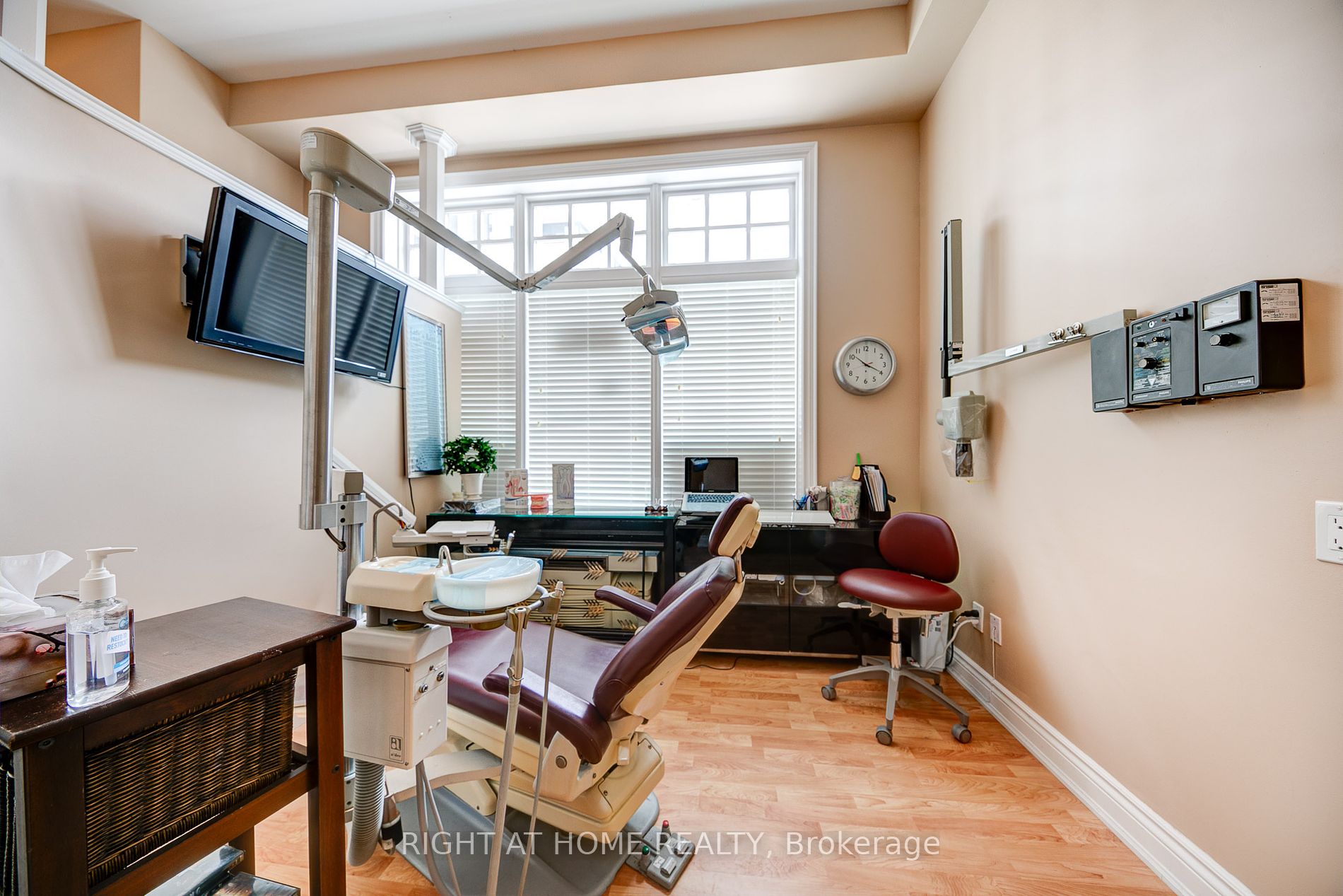 120 Bronte Rd Property Photo 37