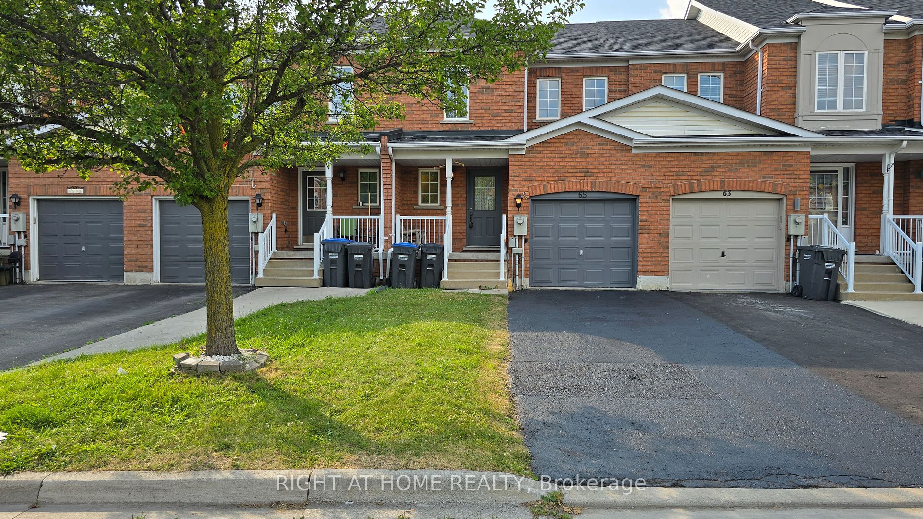 65 Monaco Crt Property Photo 1