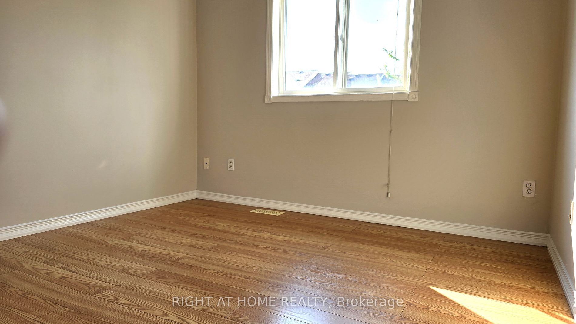 65 Monaco Crt Property Photo 10