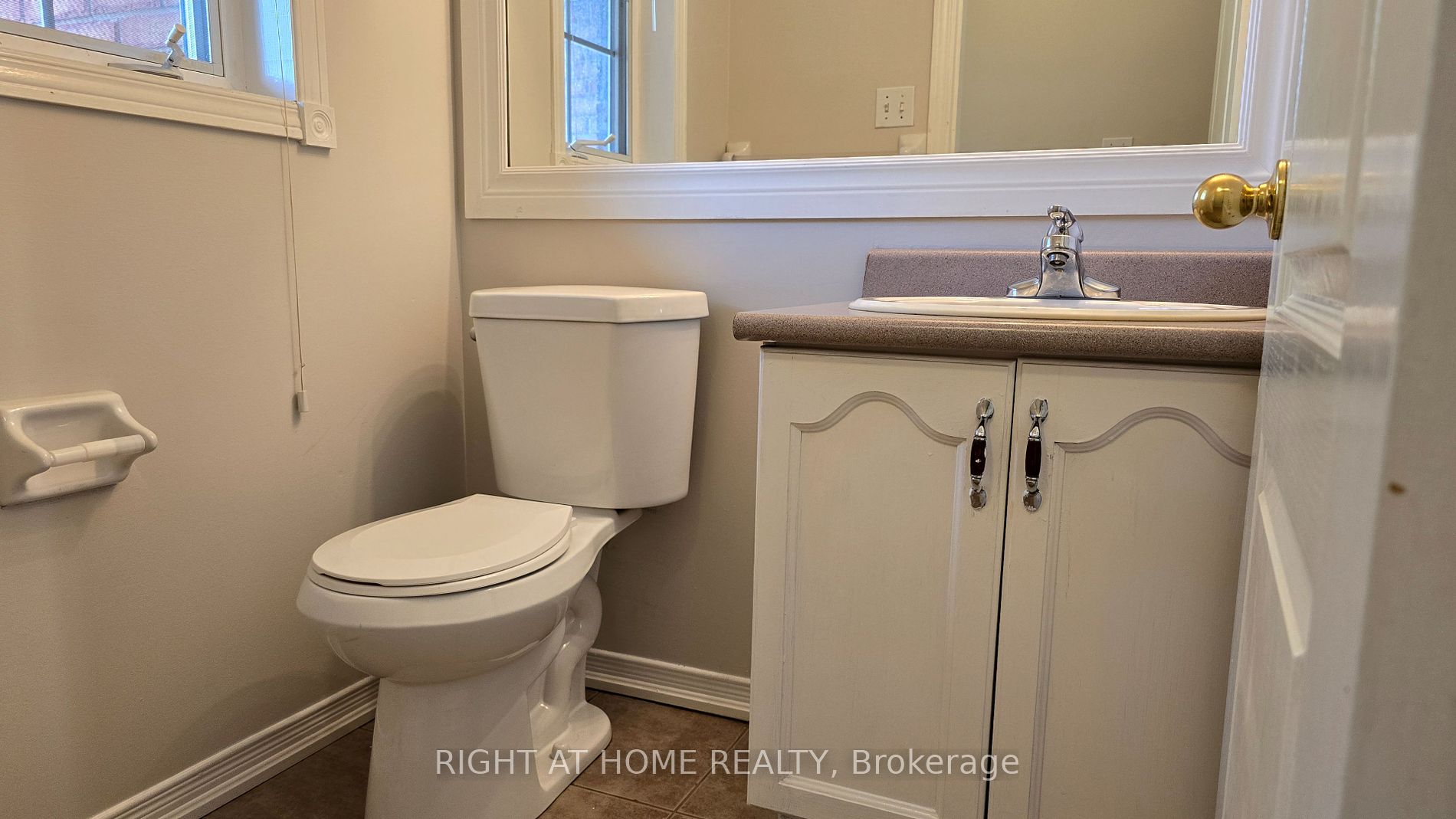 65 Monaco Crt Property Photo 12