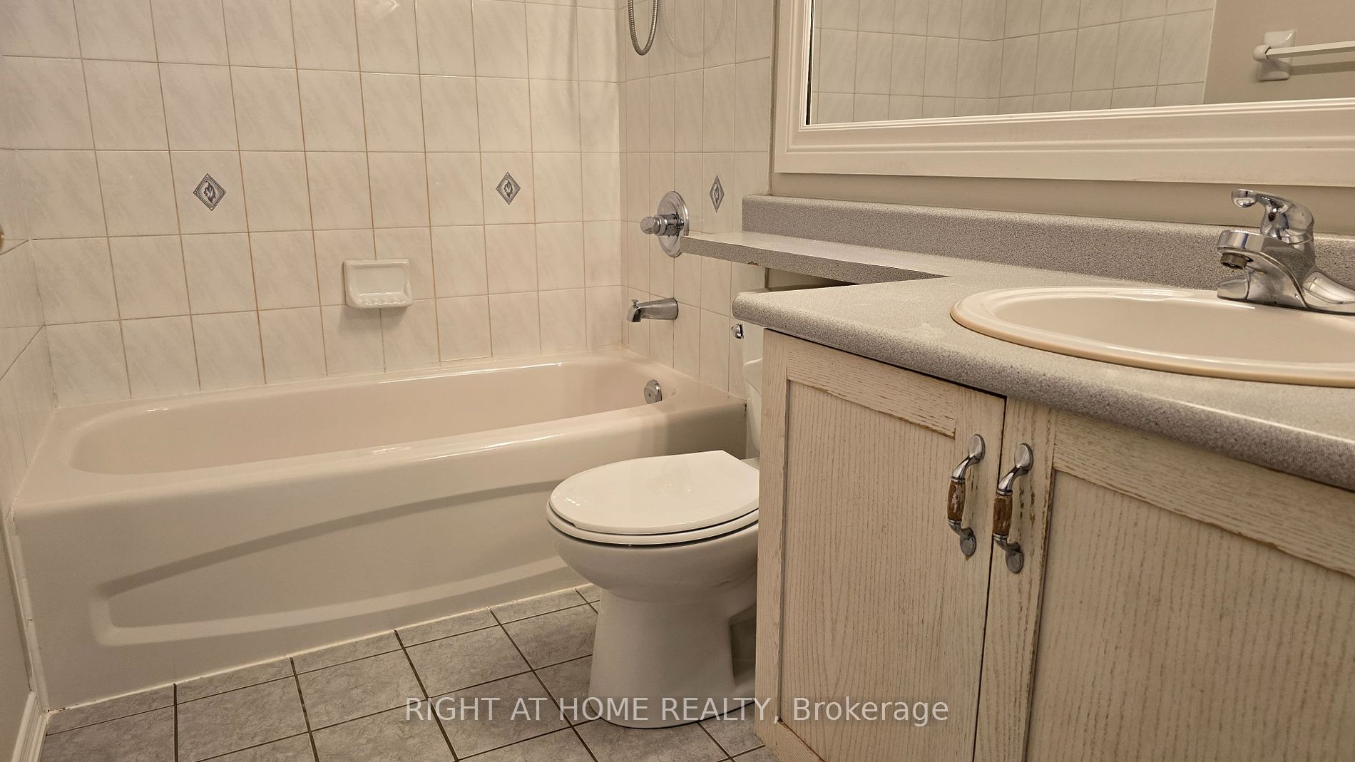 65 Monaco Crt Property Photo 15