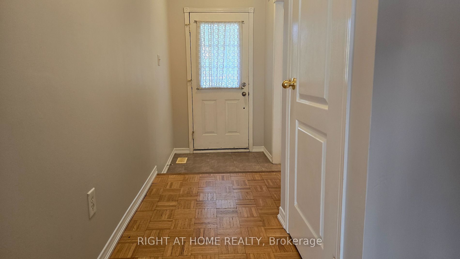65 Monaco Crt Property Photo 18