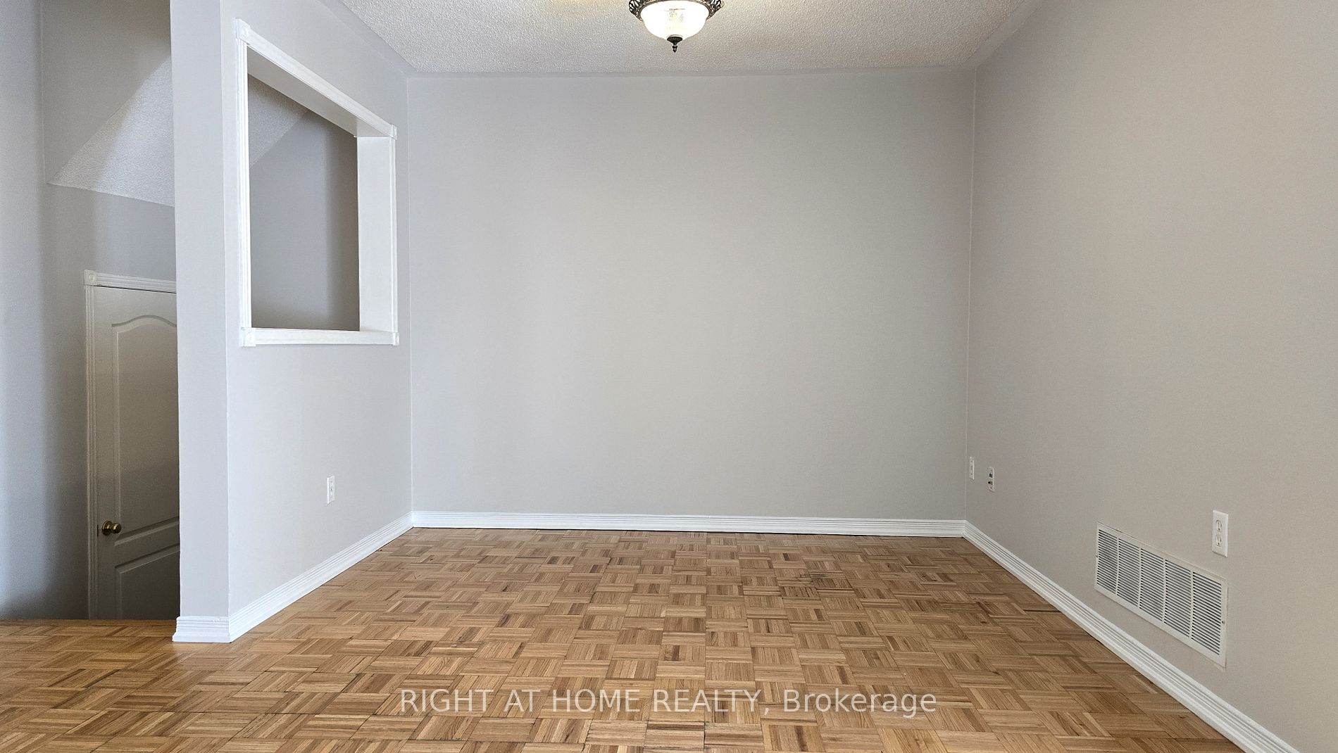 65 Monaco Crt Property Photo 21