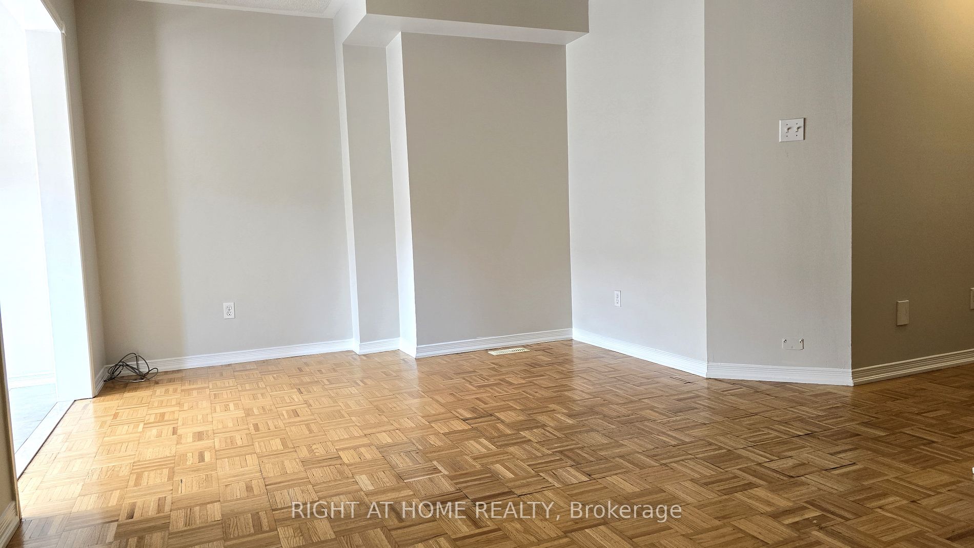 65 Monaco Crt Property Photo 22