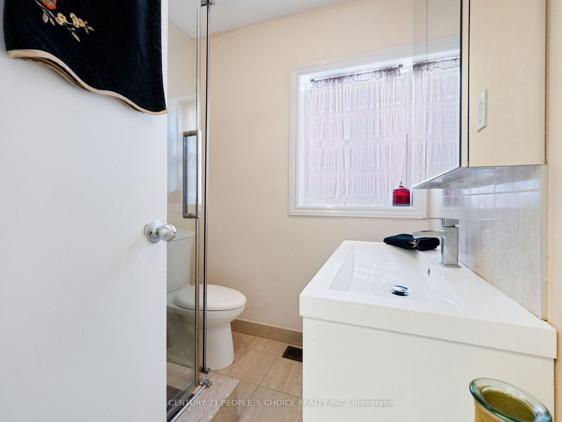 92 Foxwell St Property Photo 9