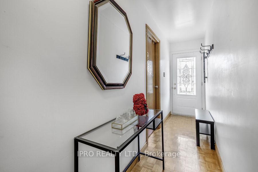 22 Holmesdale Crescent Property Photo 4