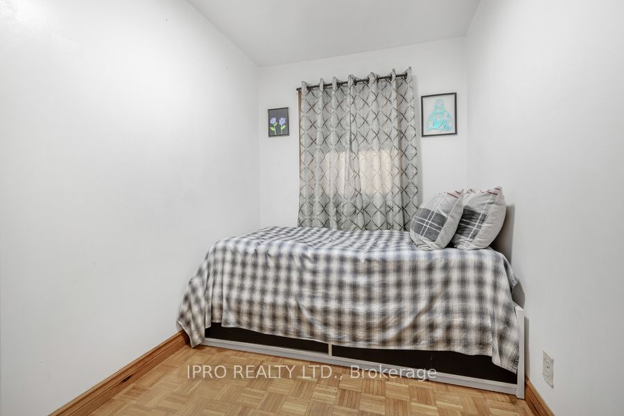 22 Holmesdale Crescent Property Photo 14