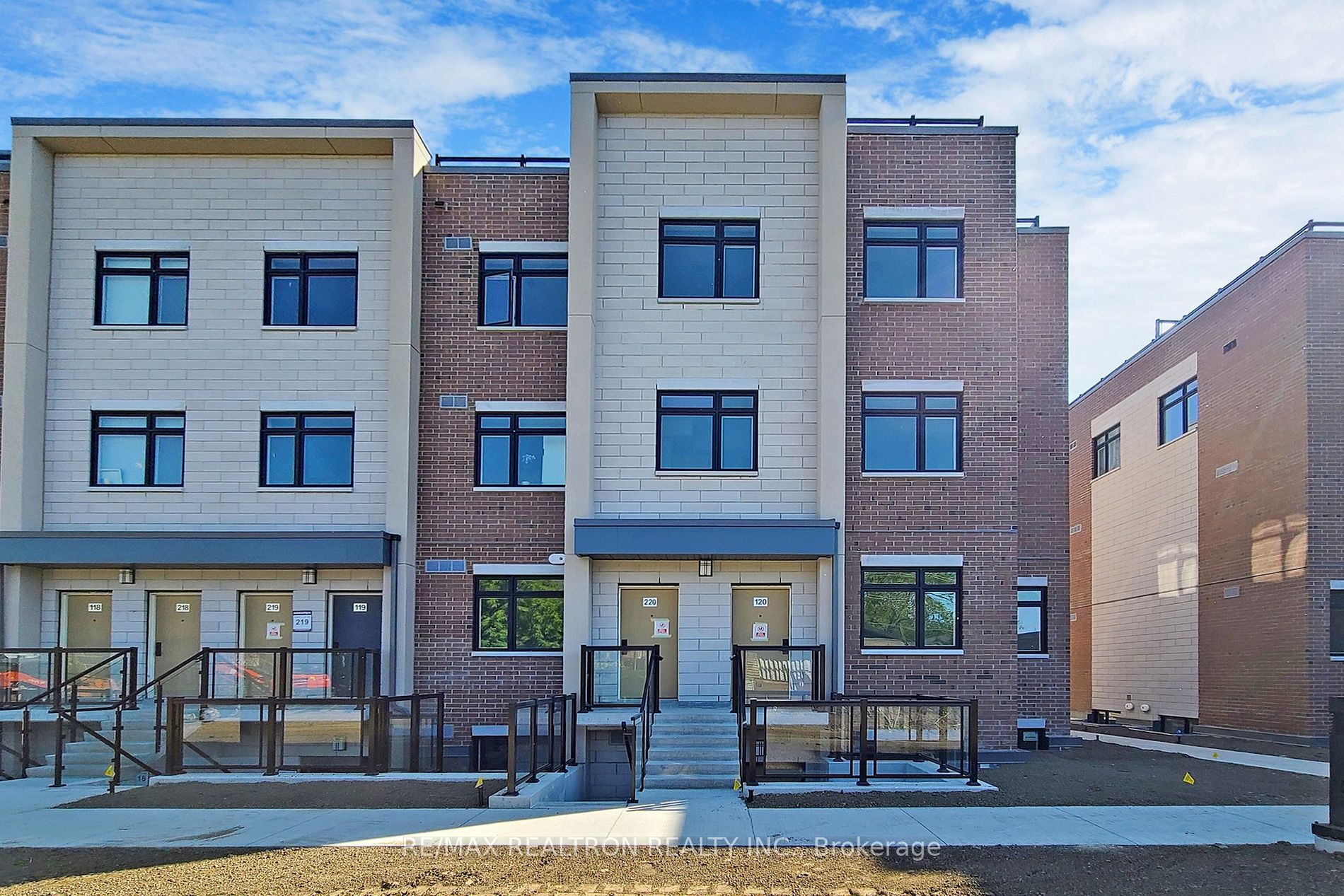1070 Douglas Mccurdy Cmn 225 Property Photo 1