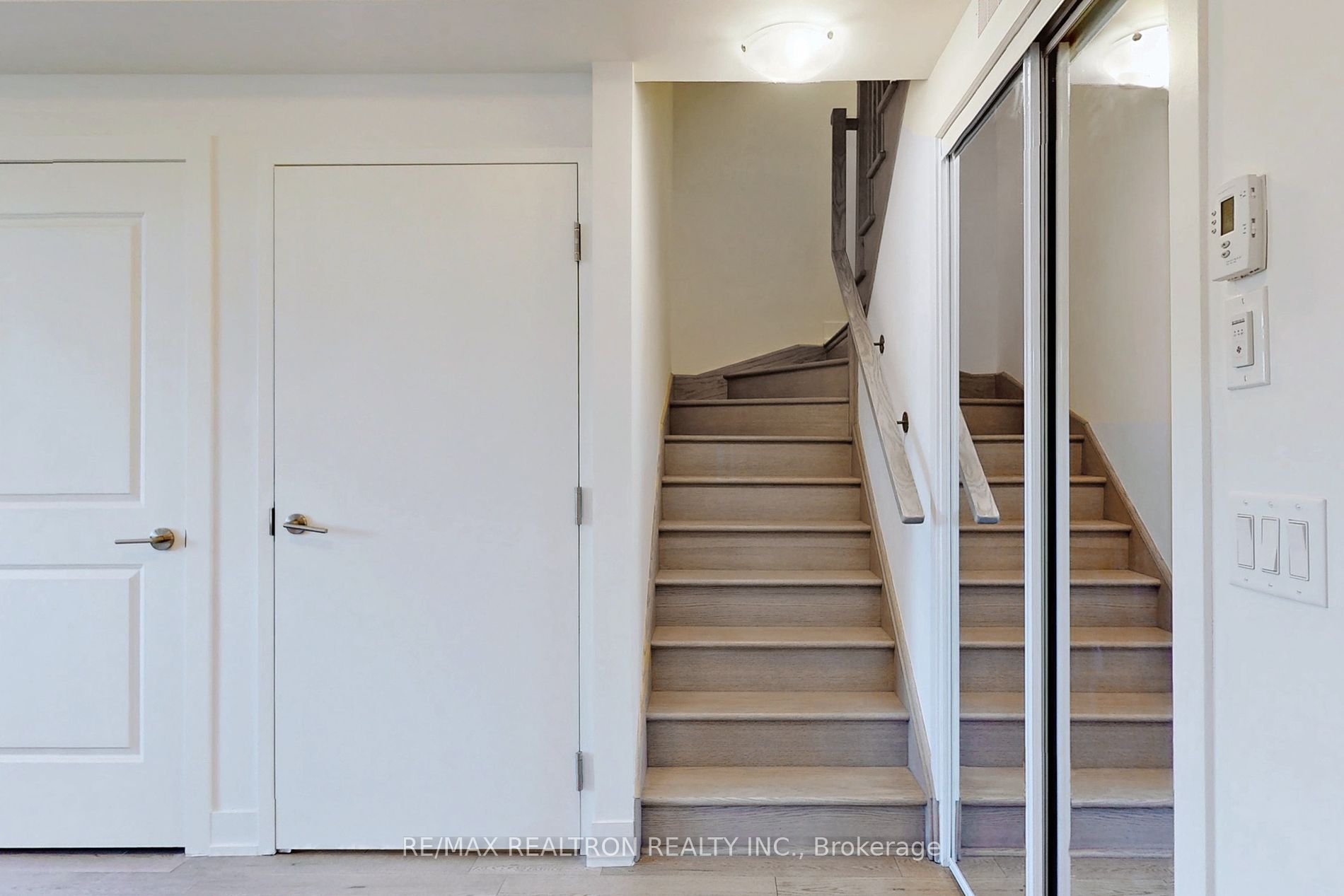1070 Douglas Mccurdy Cmn 225 Property Photo 13