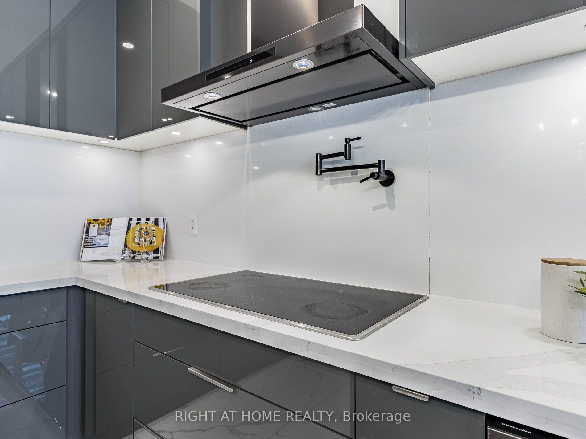 612 Serafini Cres Property Photo 4