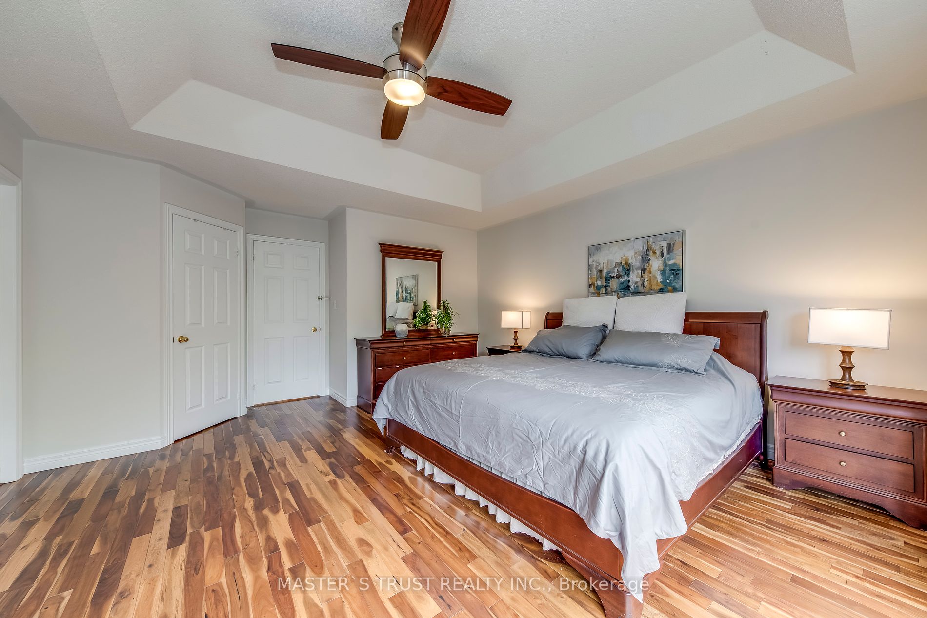 2576 Longridge Cres Property Photo 11