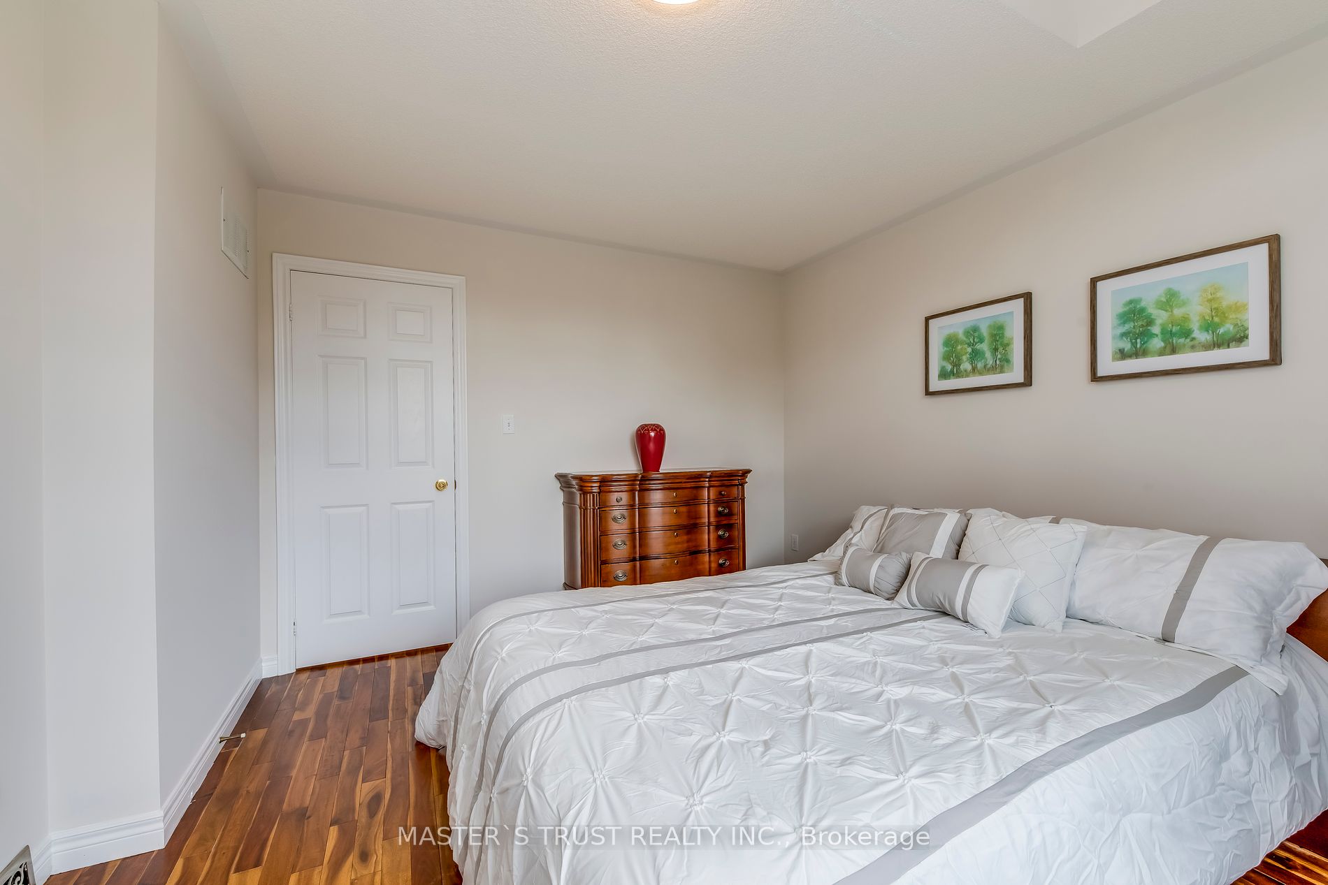 2576 Longridge Cres Property Photo 15
