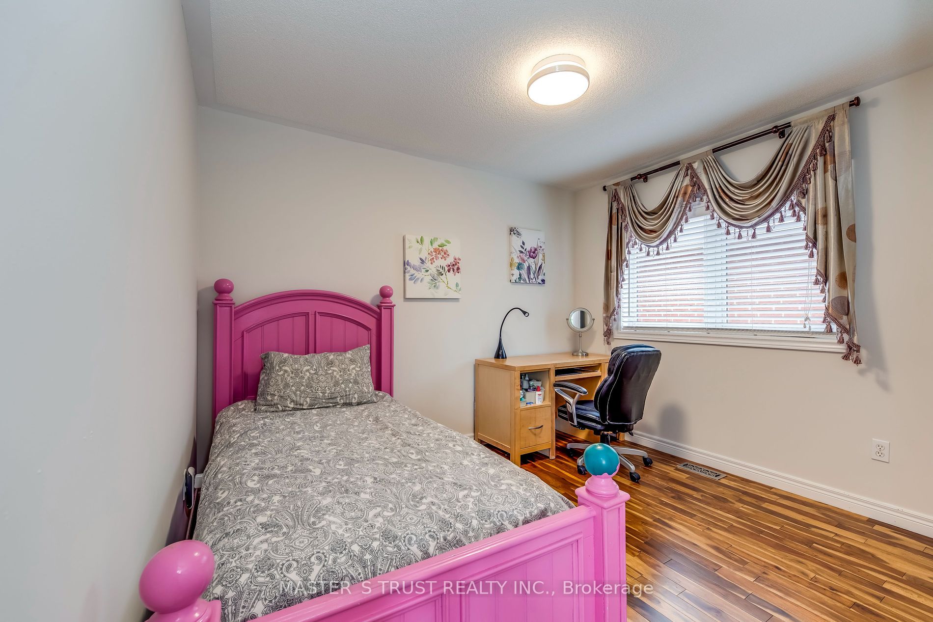 2576 Longridge Cres Property Photo 16