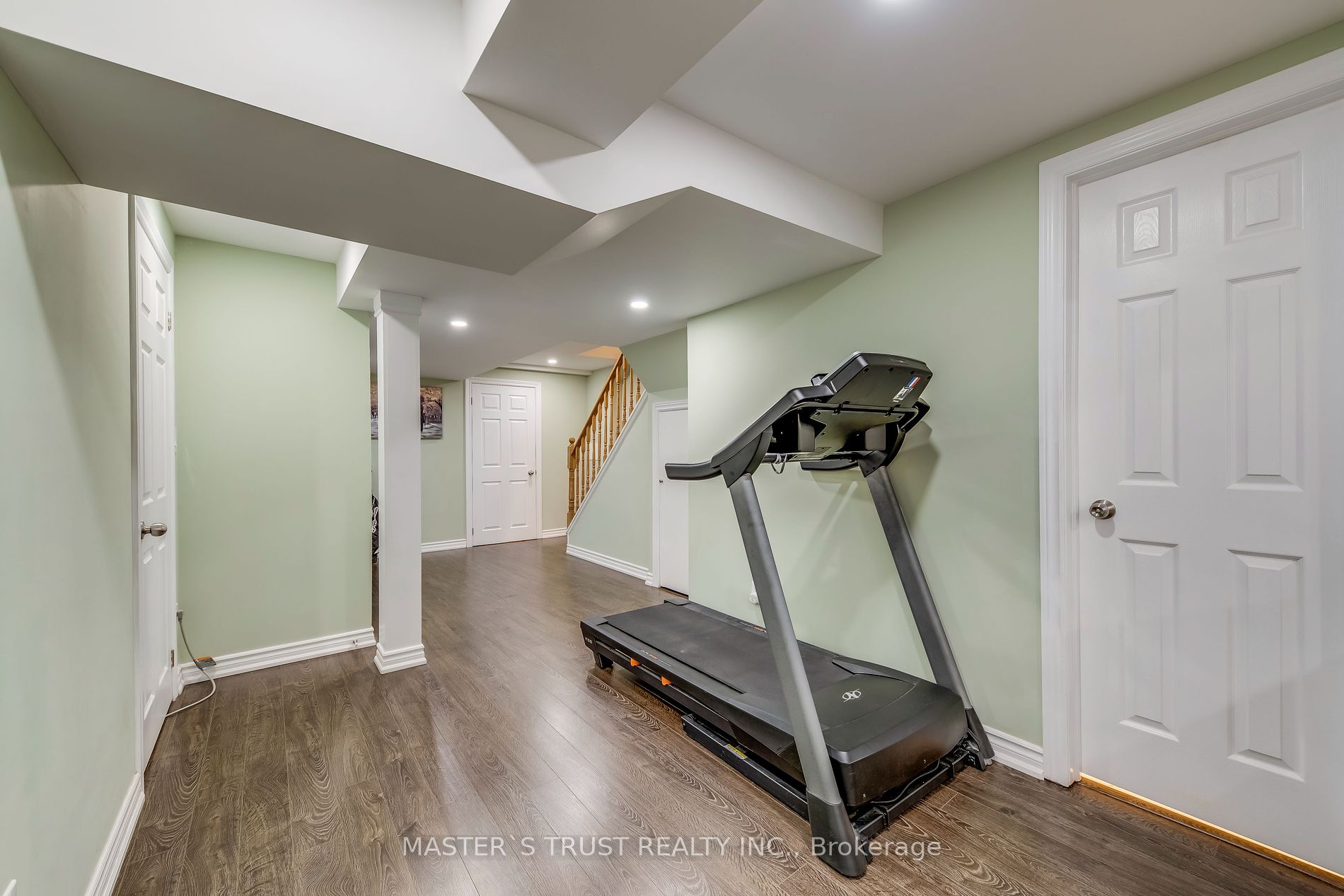 2576 Longridge Cres Property Photo 25