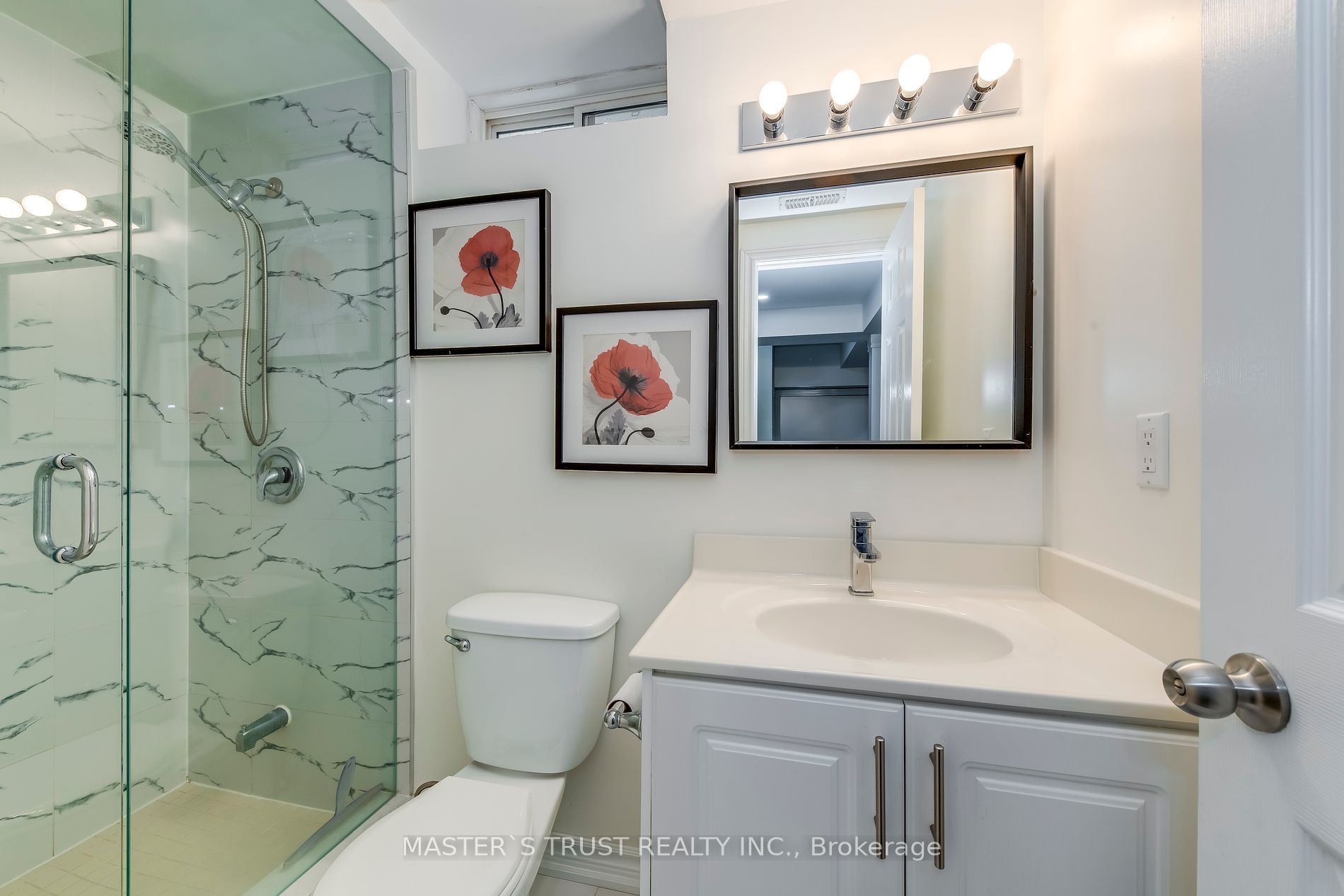 2576 Longridge Cres Property Photo 27