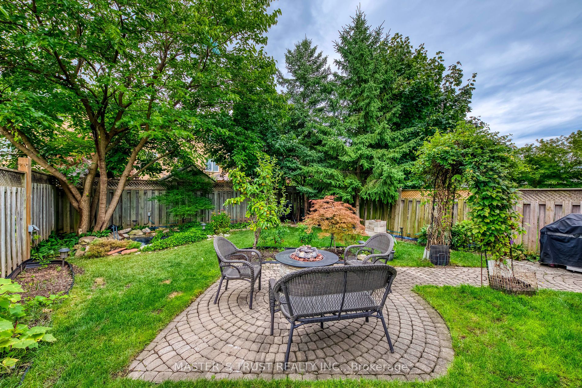 2576 Longridge Cres Property Photo 31