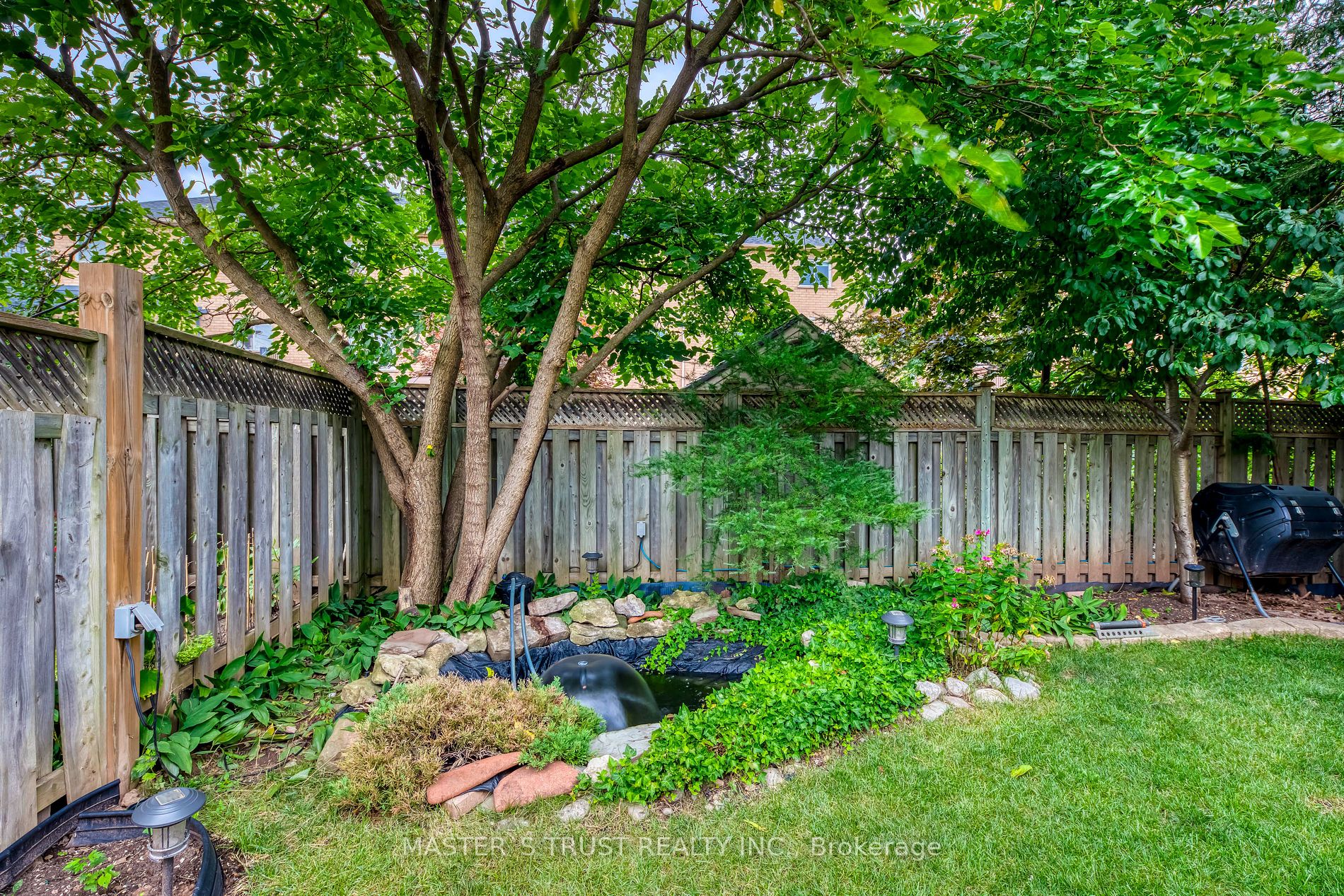 2576 Longridge Cres Property Photo 32