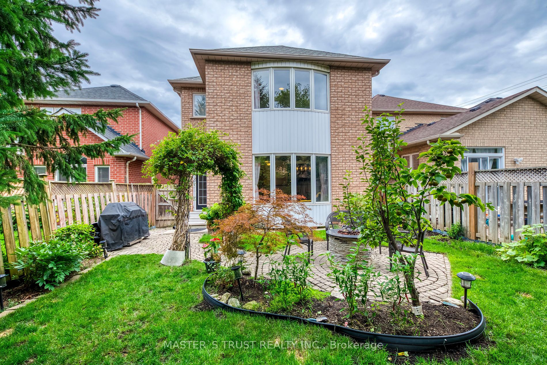 2576 Longridge Cres Property Photo 35