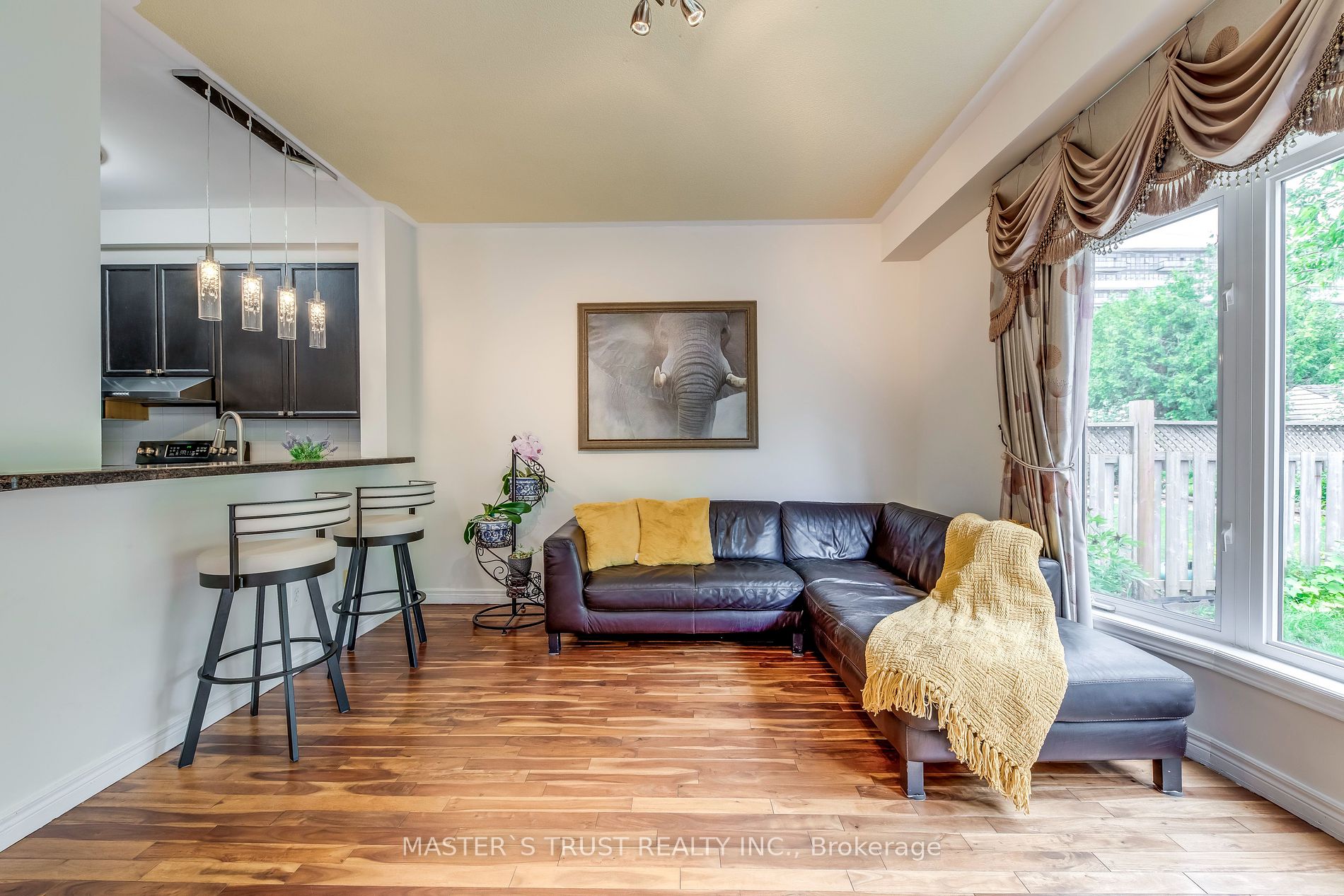 2576 Longridge Cres Property Photo 40