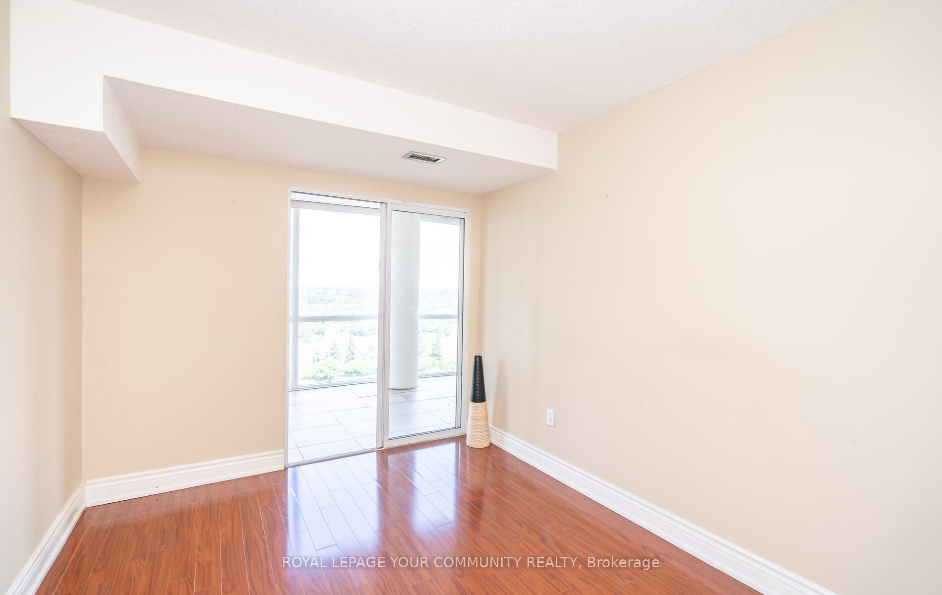 10 Markbrook Lane 1009 Property Photo 10