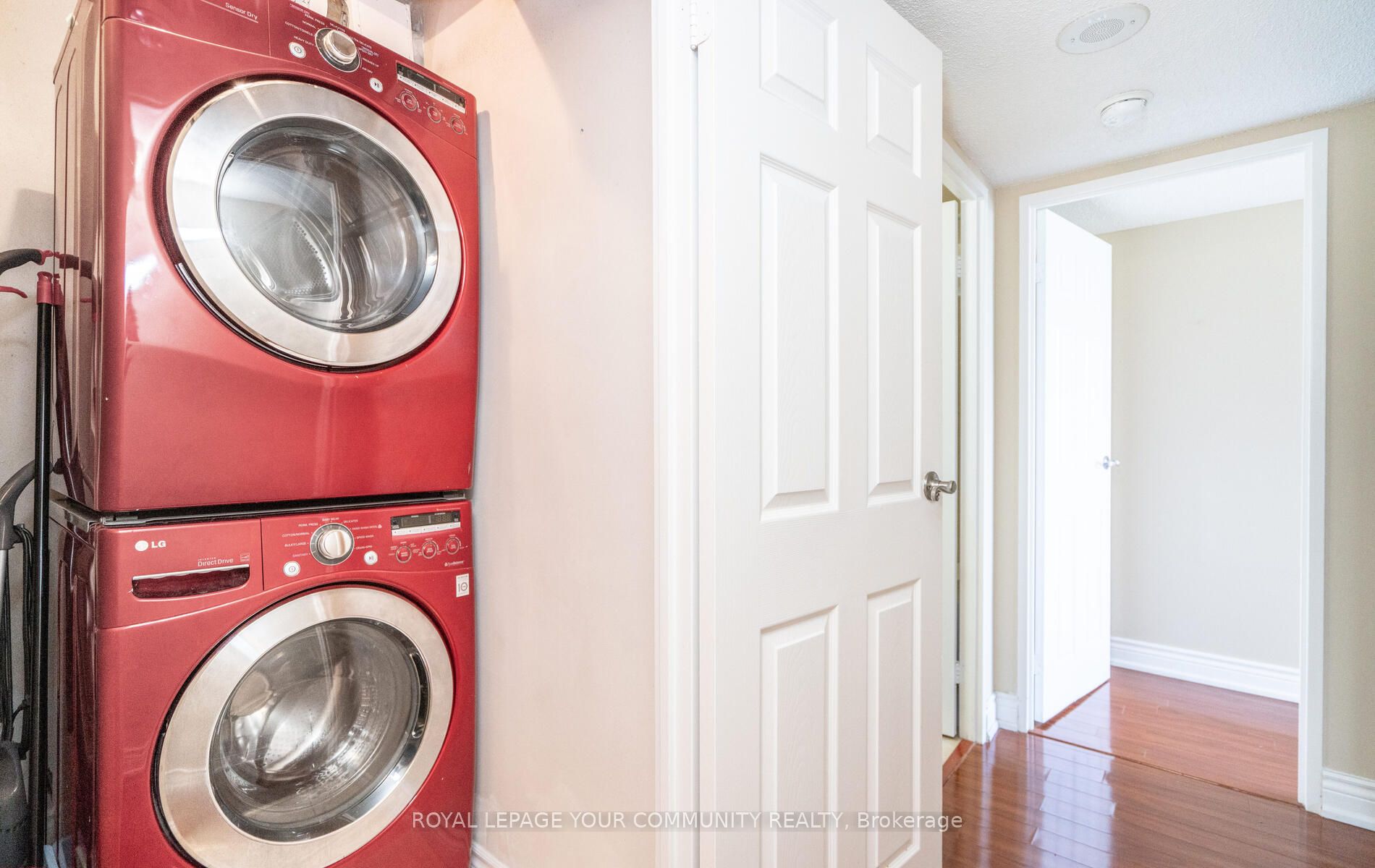 10 Markbrook Lane 1009 Property Photo 14