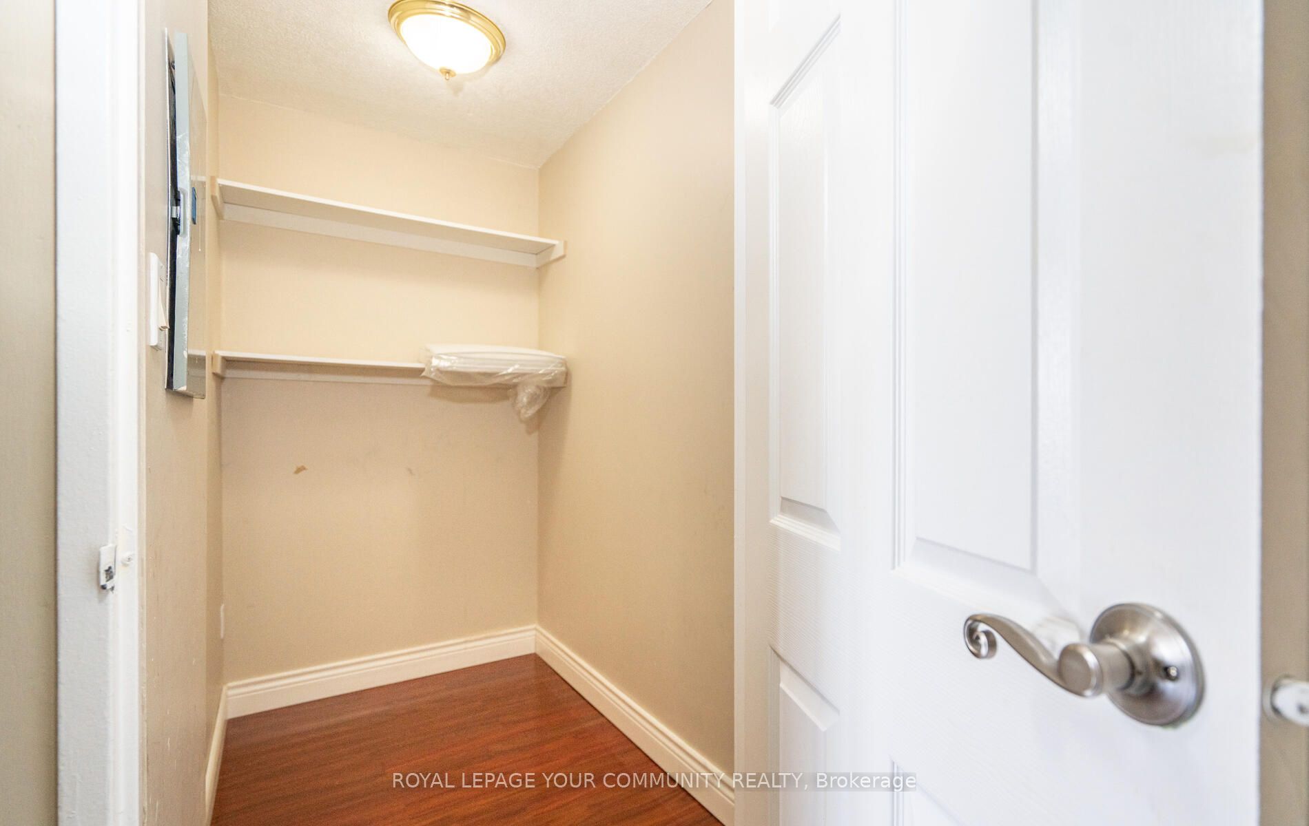 10 Markbrook Lane 1009 Property Photo 15