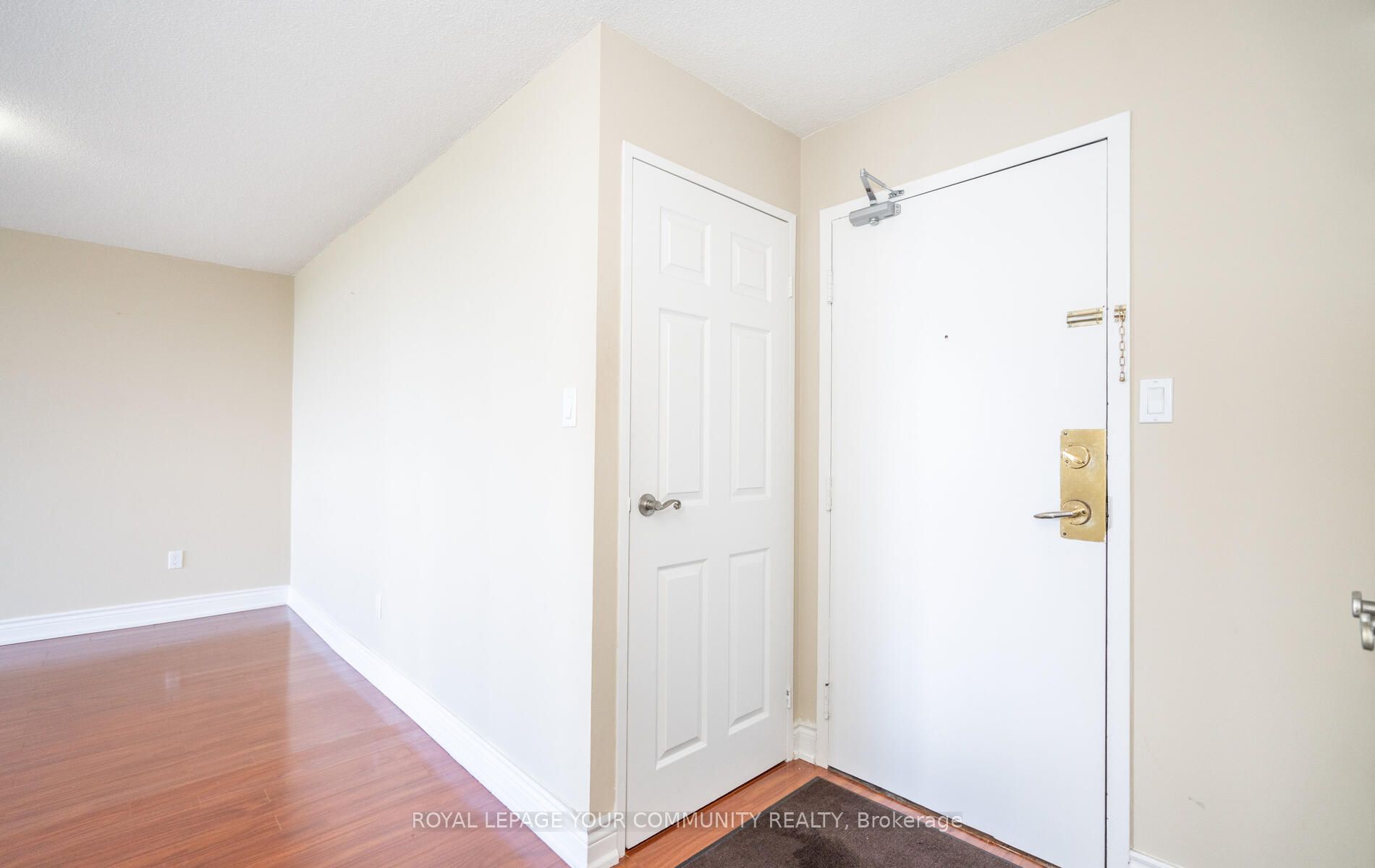 10 Markbrook Lane 1009 Property Photo 18
