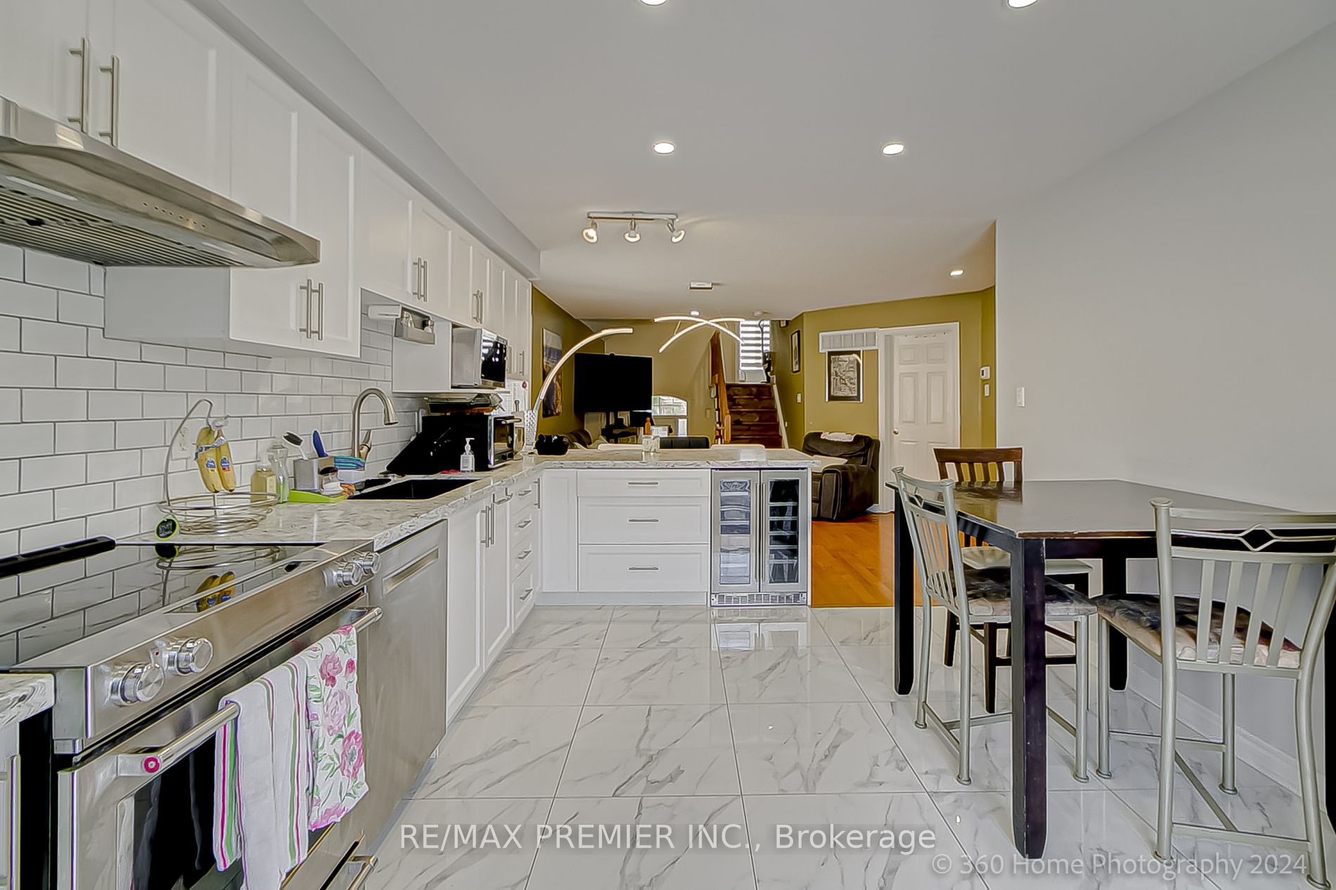 50 Sunny Glen Cres Property Photo 3