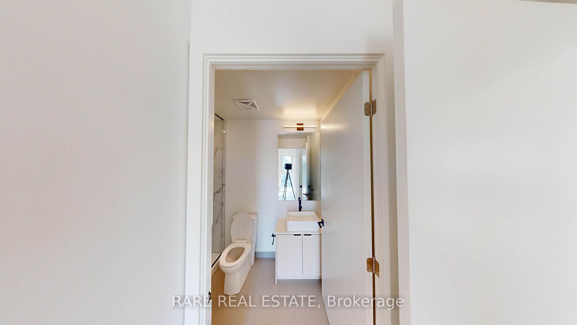 1285 Dupont St 03 Property Photo 9