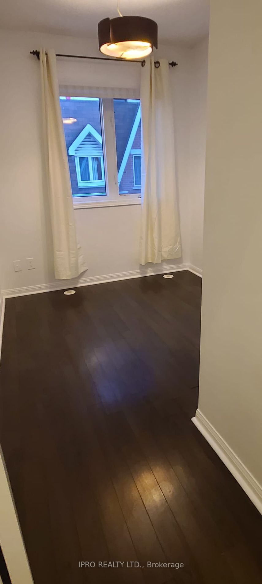 12 Laidlaw St 830 Property Photo 9