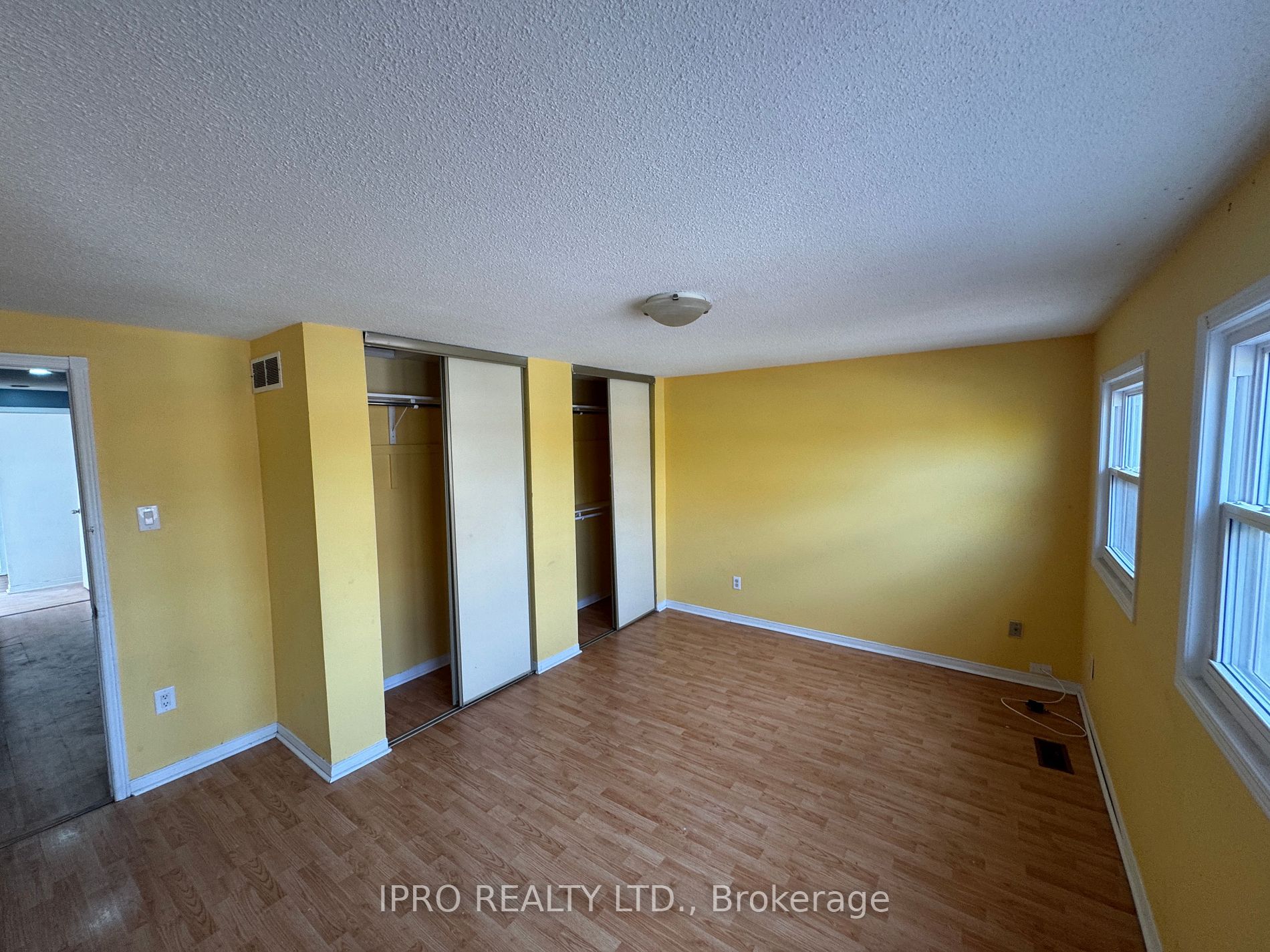 7 Dupont Crt Property Photo 4