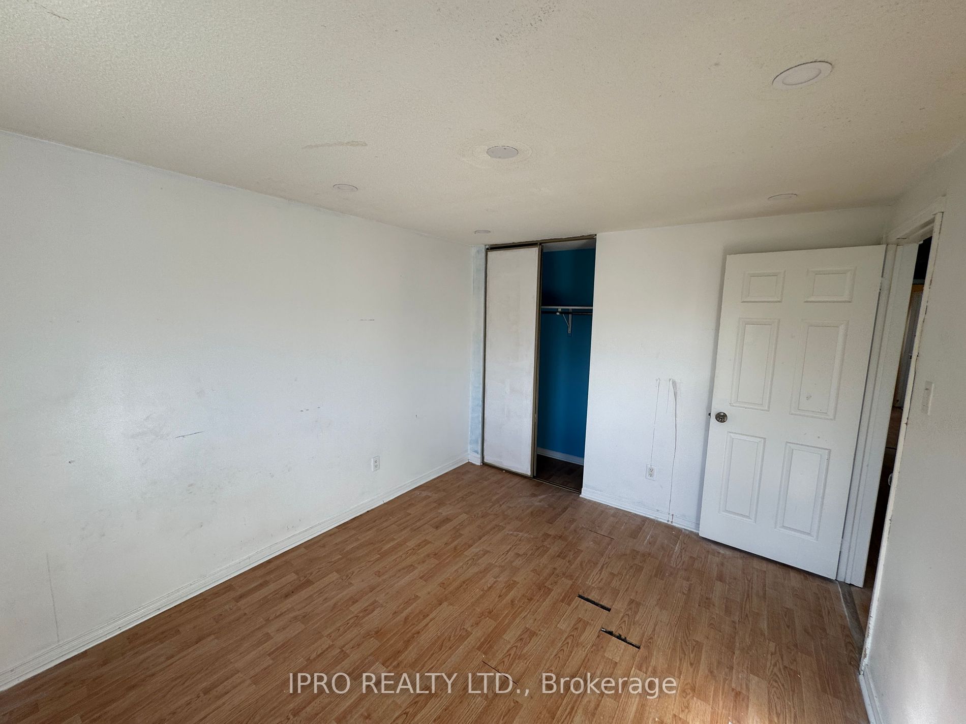 7 Dupont Crt Property Photo 7