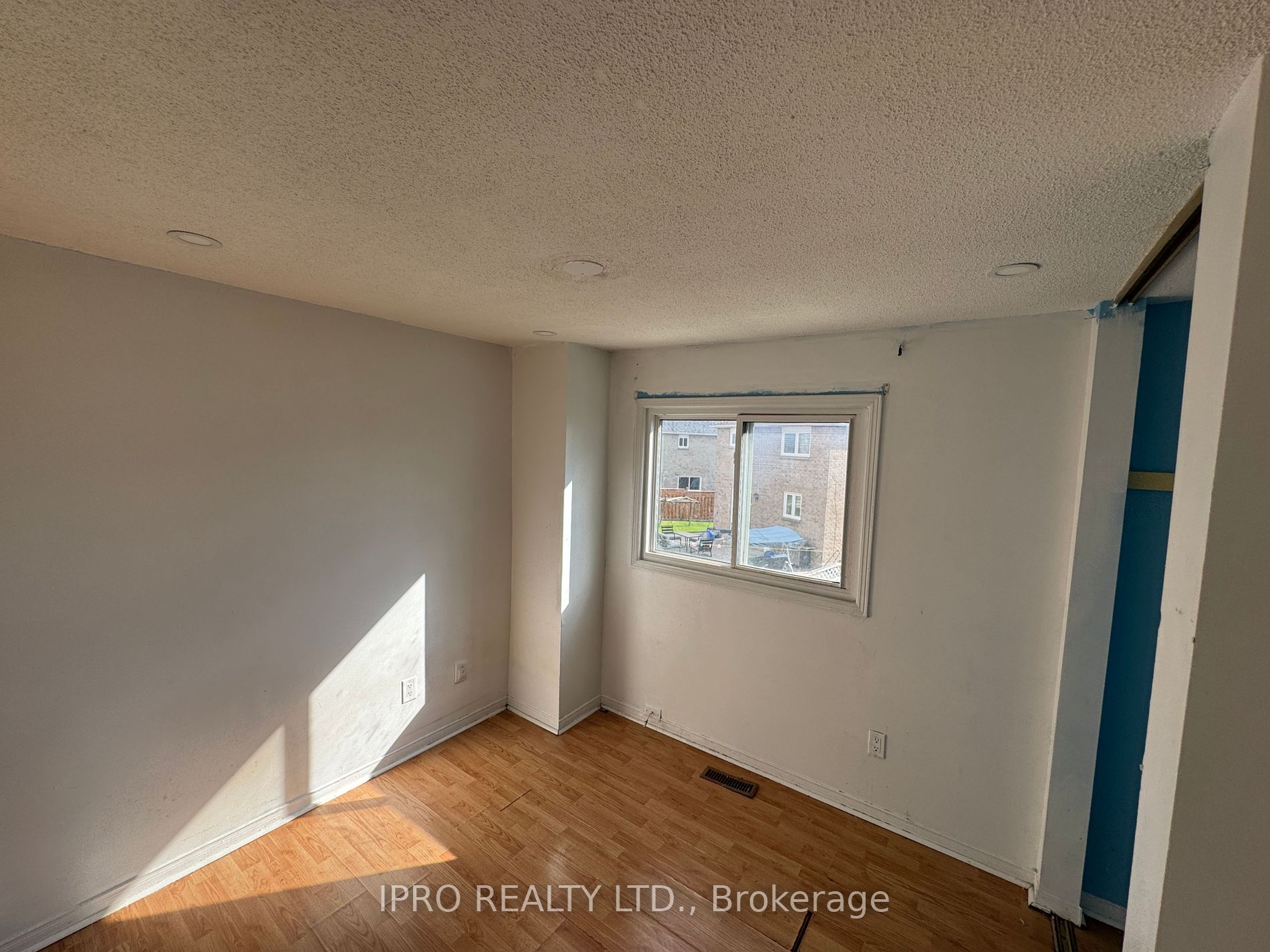 7 Dupont Crt Property Photo 8