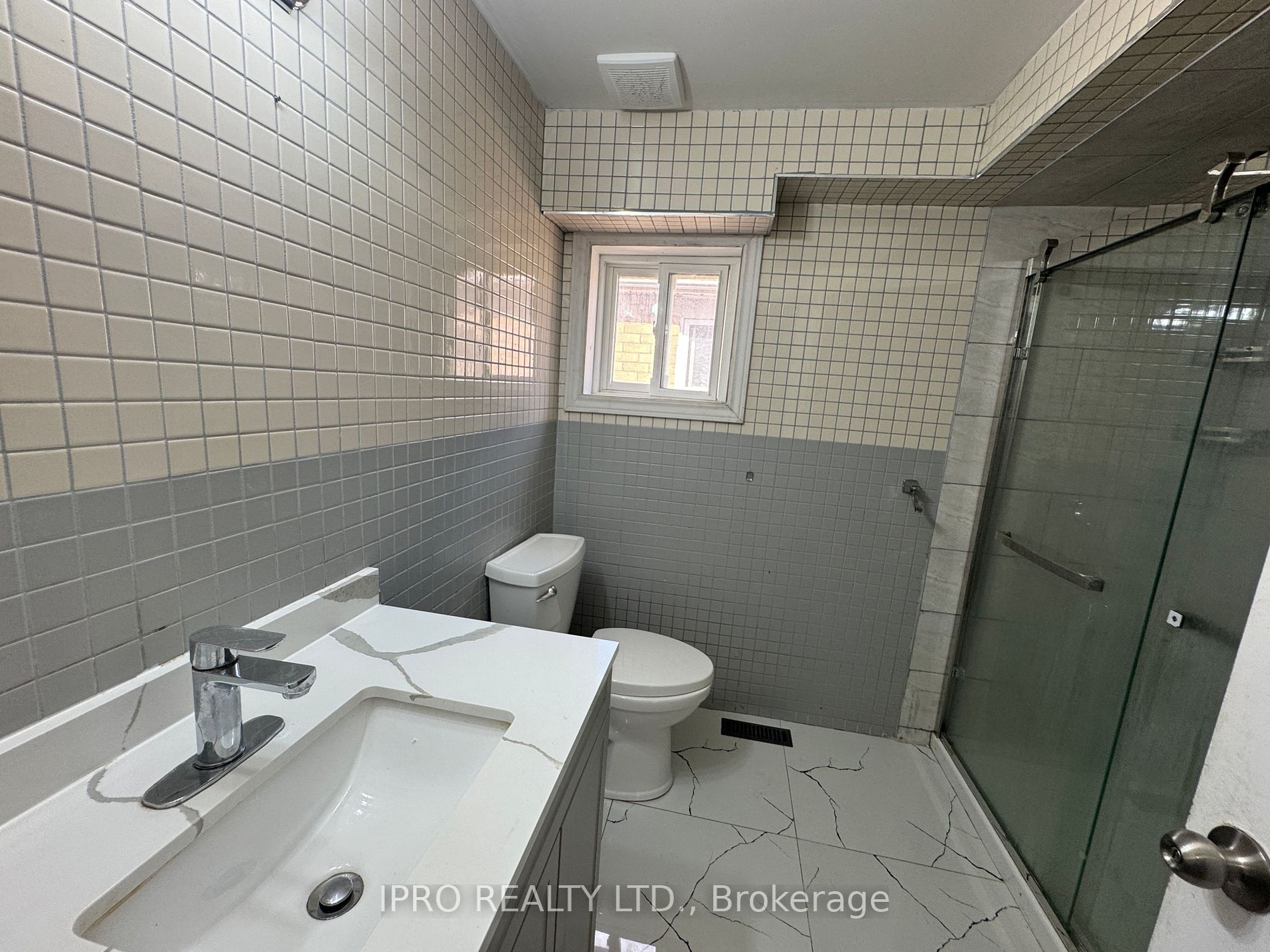 7 Dupont Crt Property Photo 13