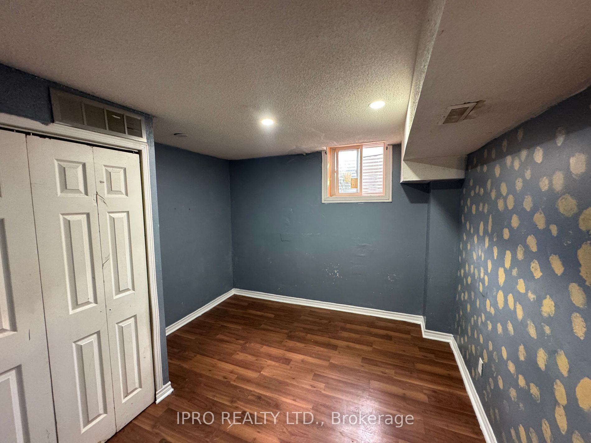 7 Dupont Crt Property Photo 17