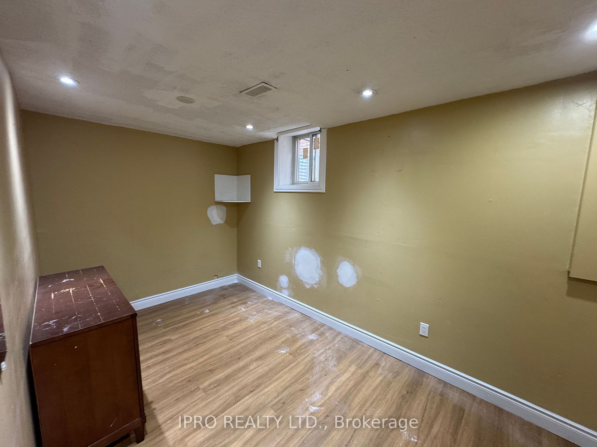 7 Dupont Crt Property Photo 18