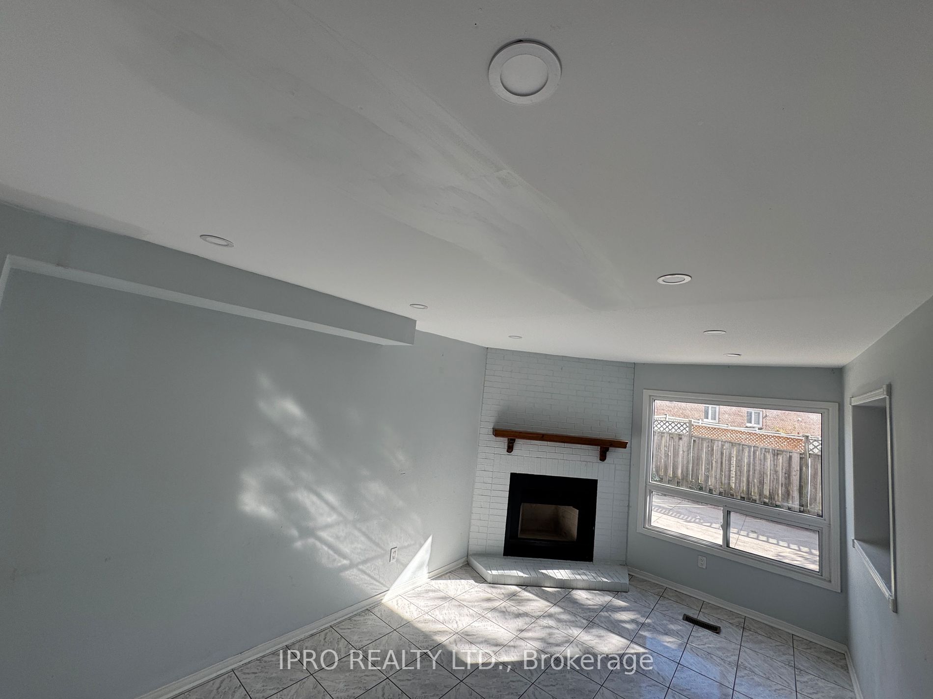 7 Dupont Crt Property Photo 24