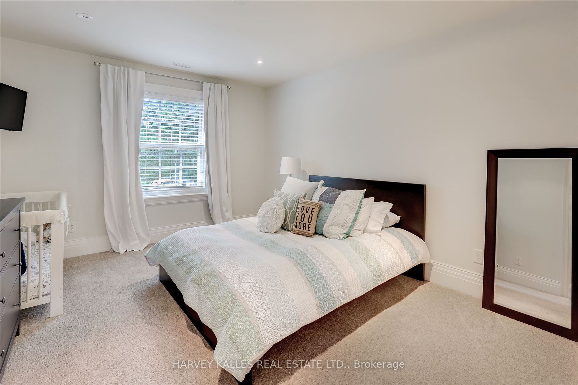 1199 Tecumseh Park Cres Property Photo 14