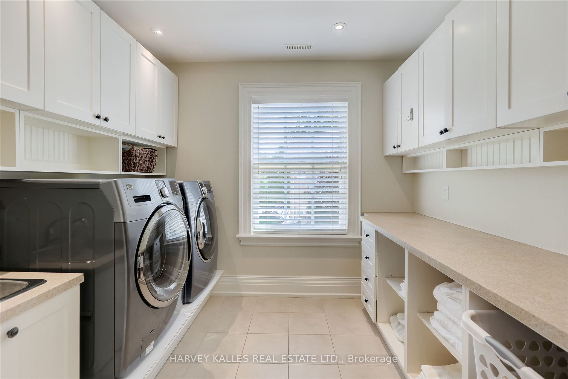 1199 Tecumseh Park Cres Property Photo 20