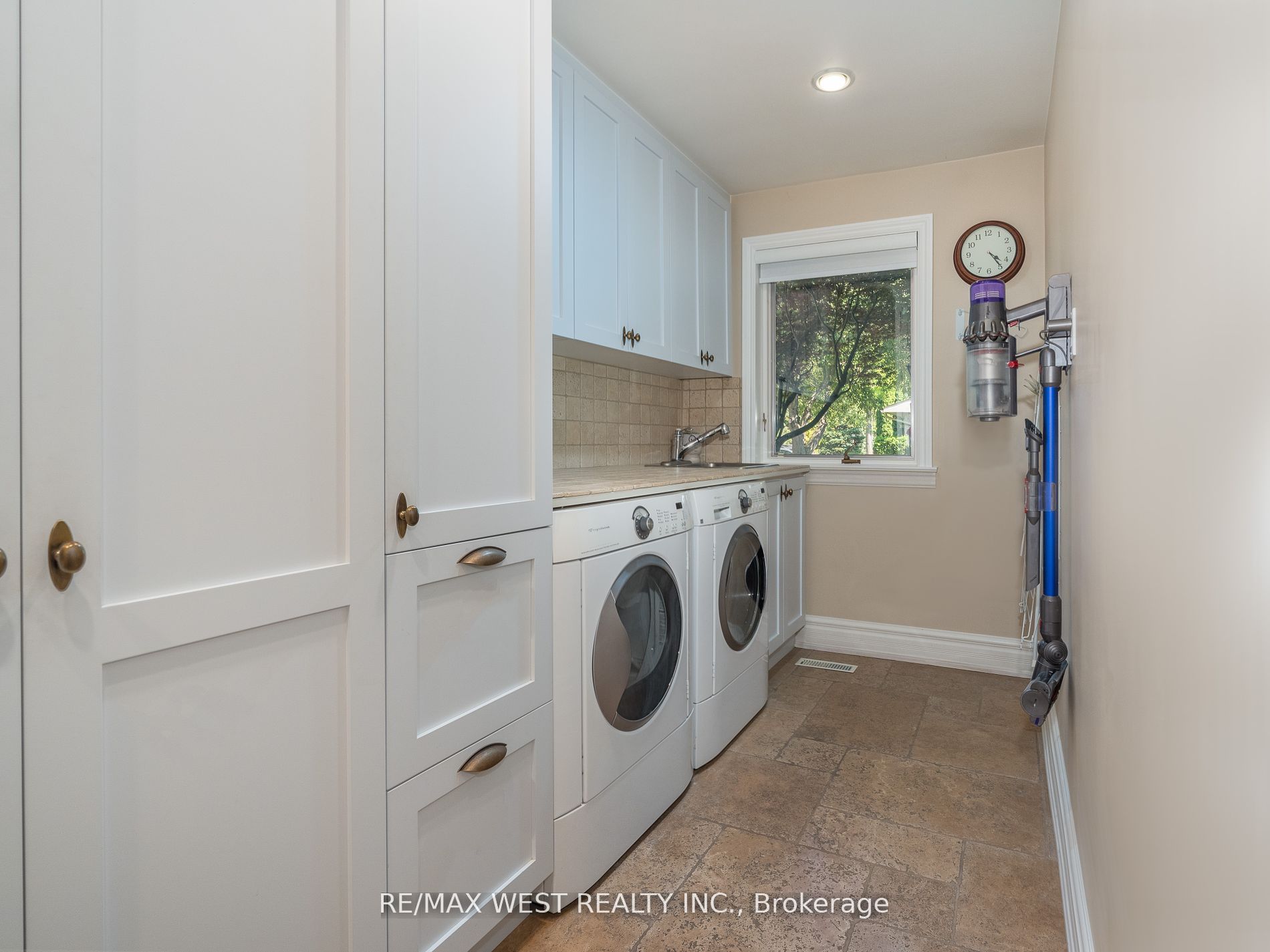 57 Edenvale Cres Property Photo 7