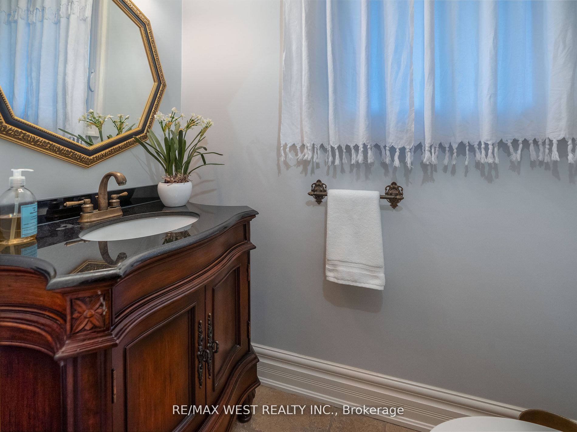 57 Edenvale Cres Property Photo 8