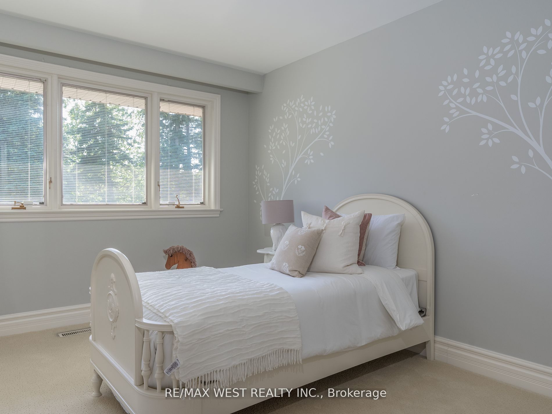 57 Edenvale Cres Property Photo 15