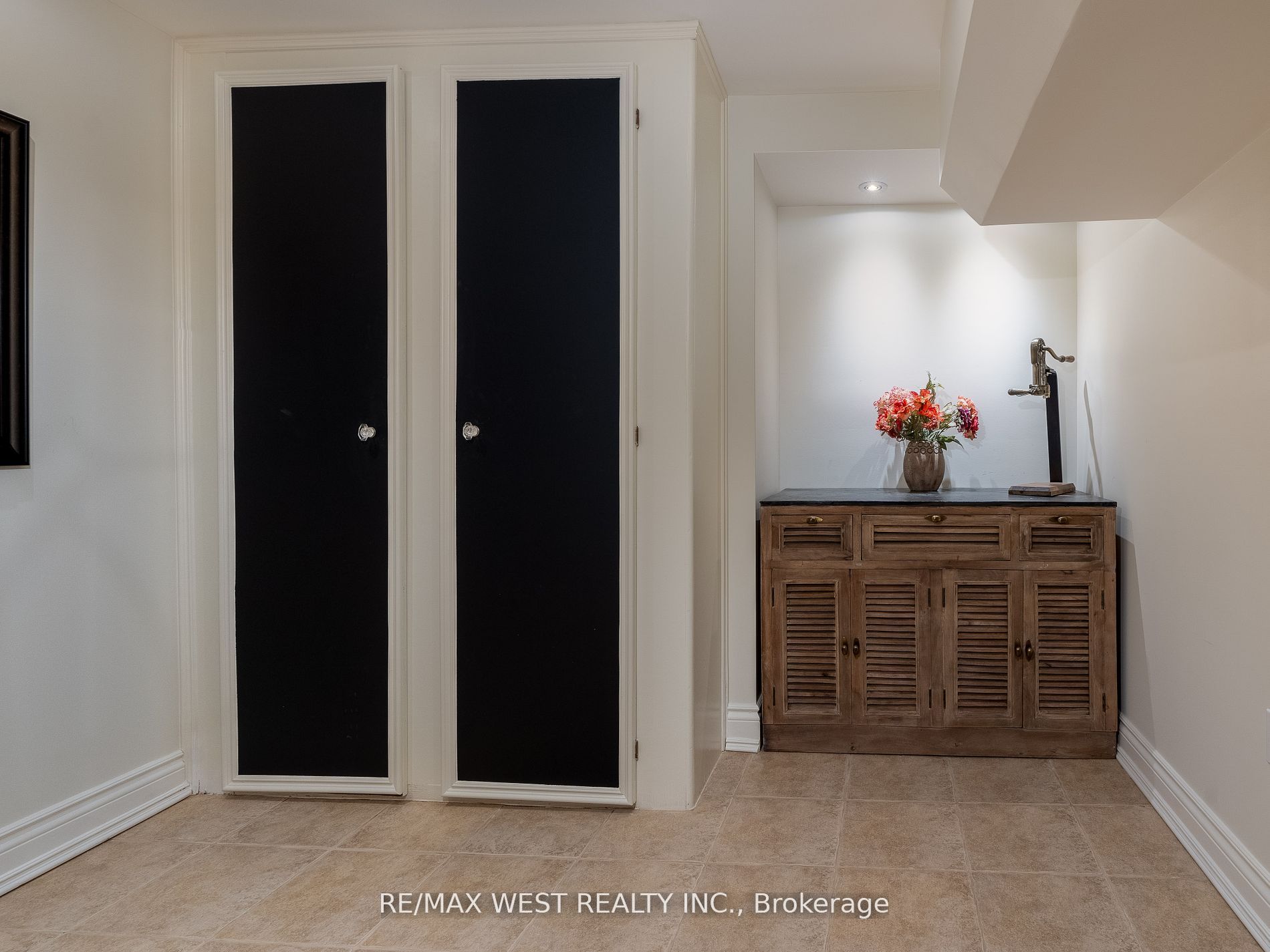 57 Edenvale Cres Property Photo 21