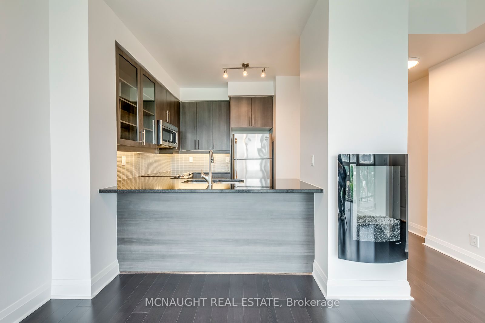 1185 The Queensway 14 Property Photo 2
