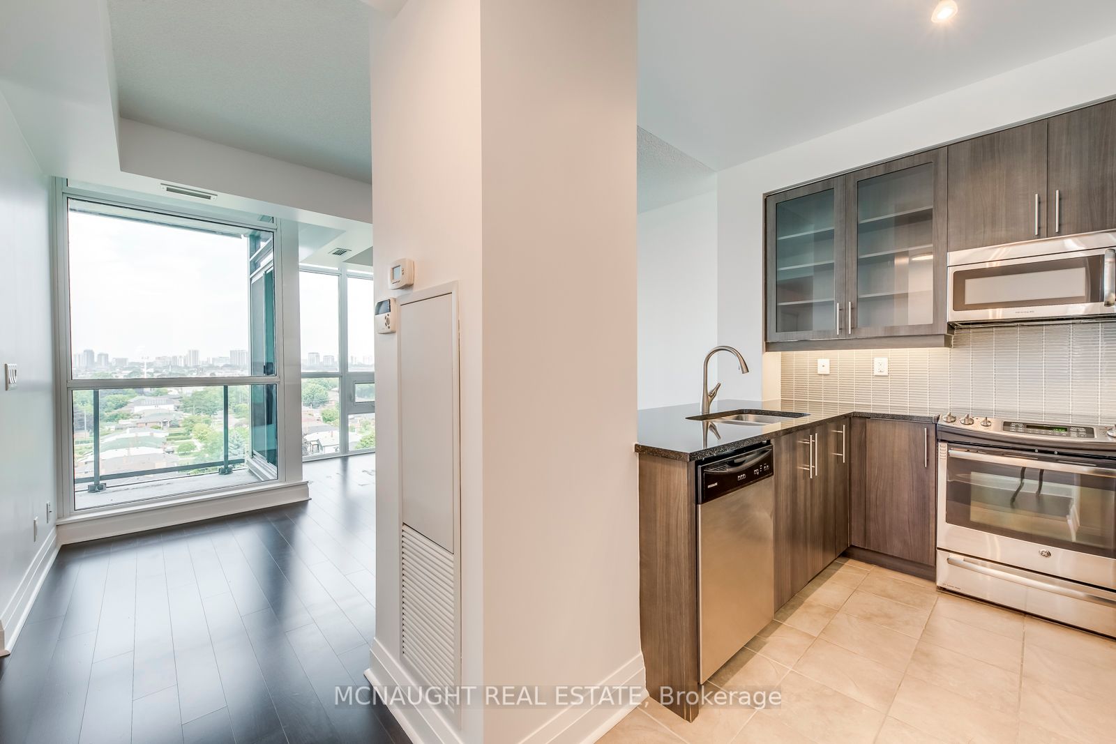 1185 The Queensway 14 Property Photo 26