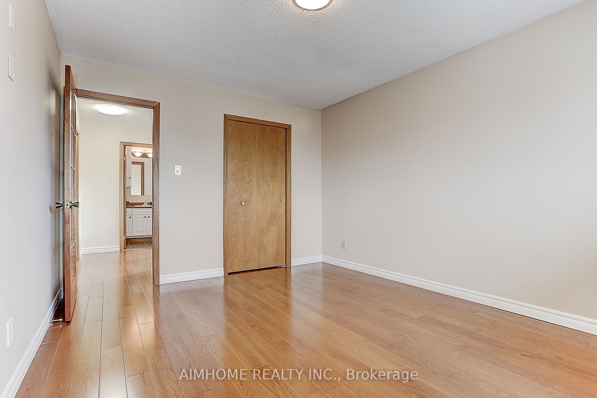 4401 Curia Cres Property Photo 2