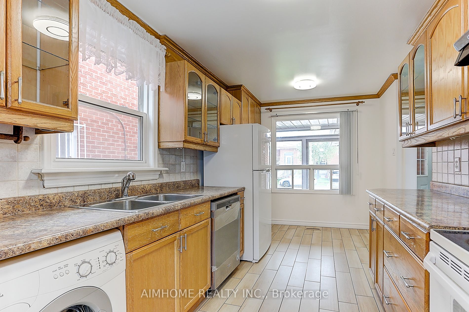 4401 Curia Cres Property Photo 3